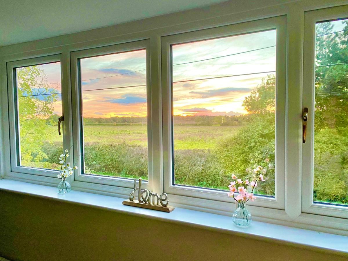 Red House Cottage - Peaceful - Views - Walks Линкольн Экстерьер фото